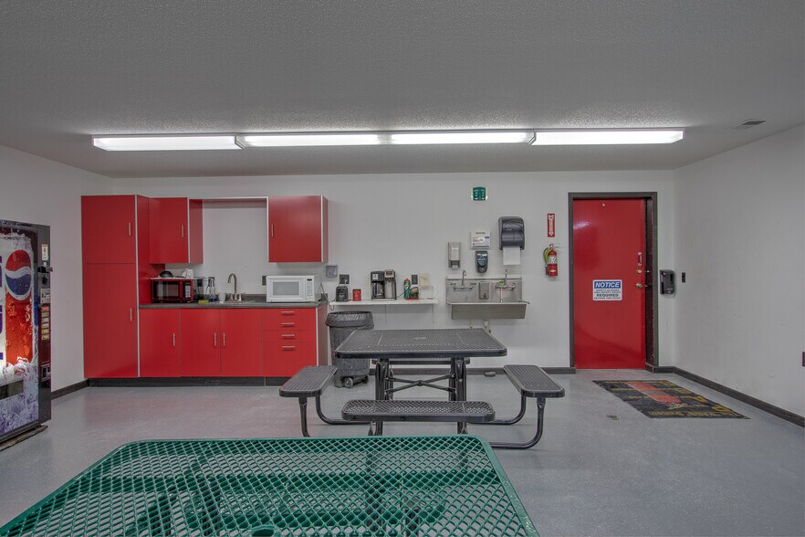 More Photos Of 106 Dunn Ave N, Hinckley Industrial For Lease