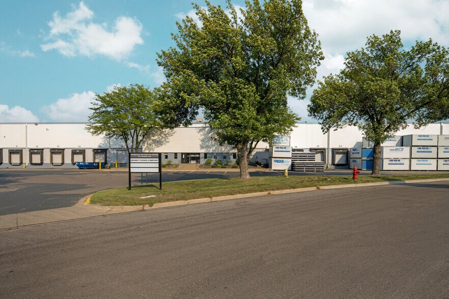 More Photos Of 701 Ladybird Ln, Burnsville Distribution For Lease