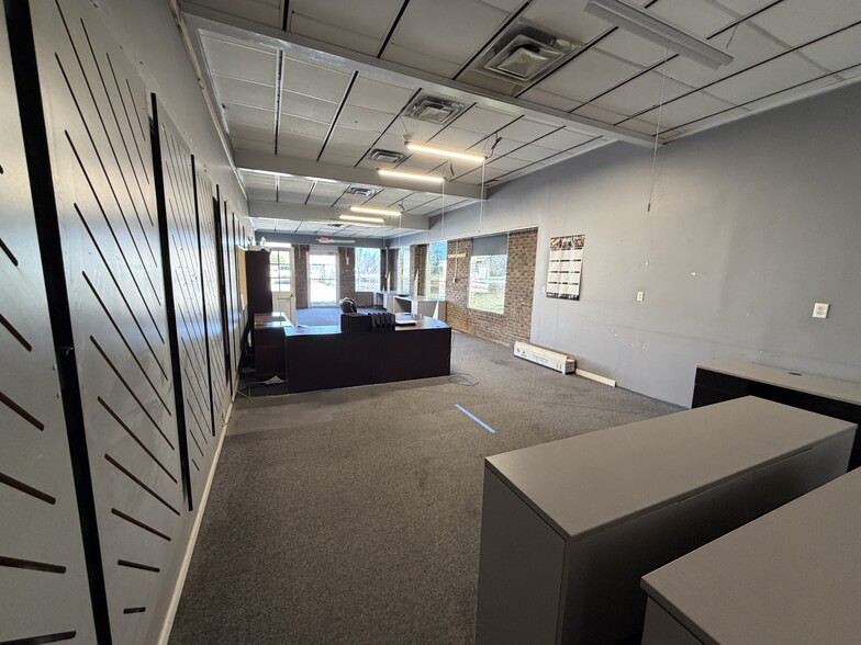 More Photos Of 1865 US 41 Hwy SW, Calhoun Industrial For Lease