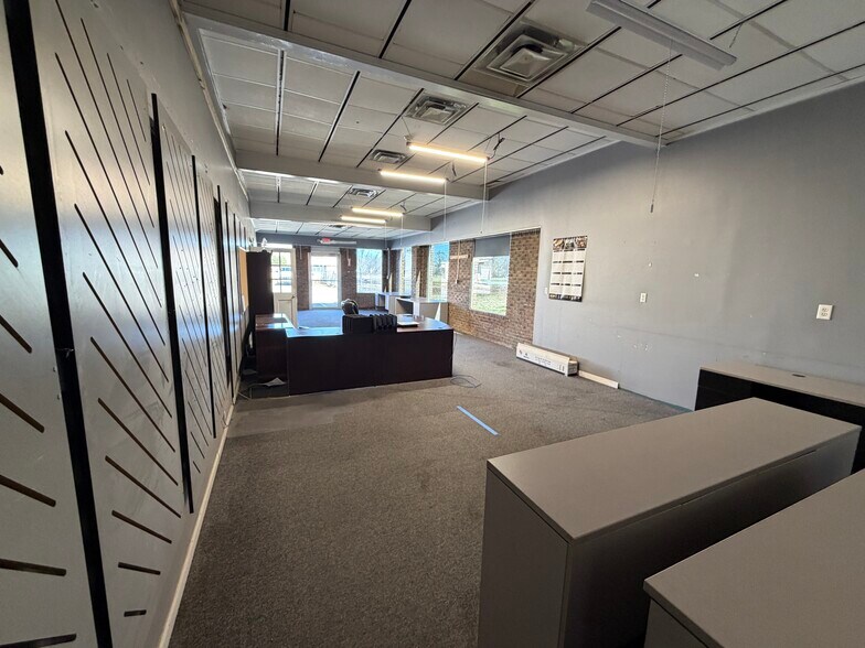 More Photos Of 1865 US 41 Hwy SW, Calhoun Industrial For Lease