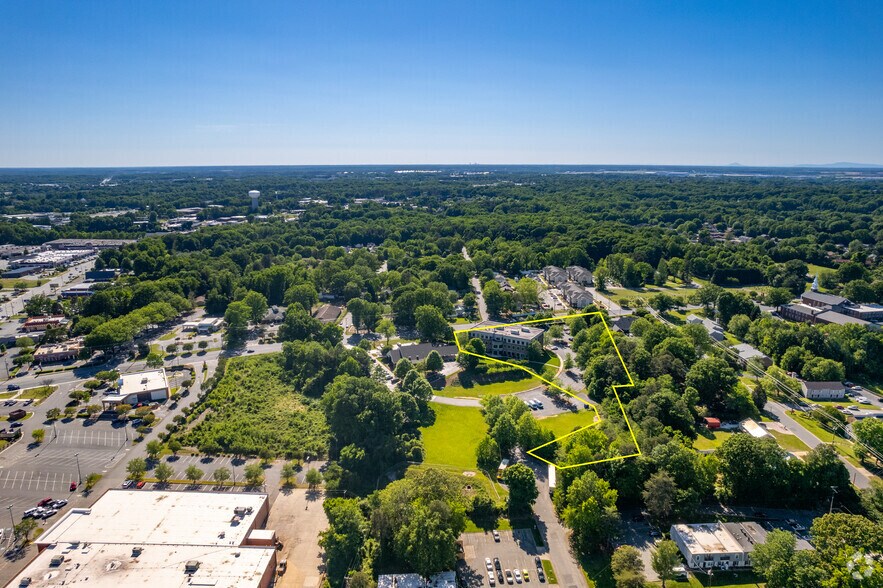 More Photos Of 204 Muirs Chapel Rd, Greensboro Office For Lease