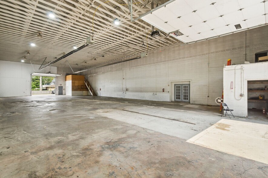More Photos Of 3887 E Livingston Ave, Columbus Warehouse For Lease