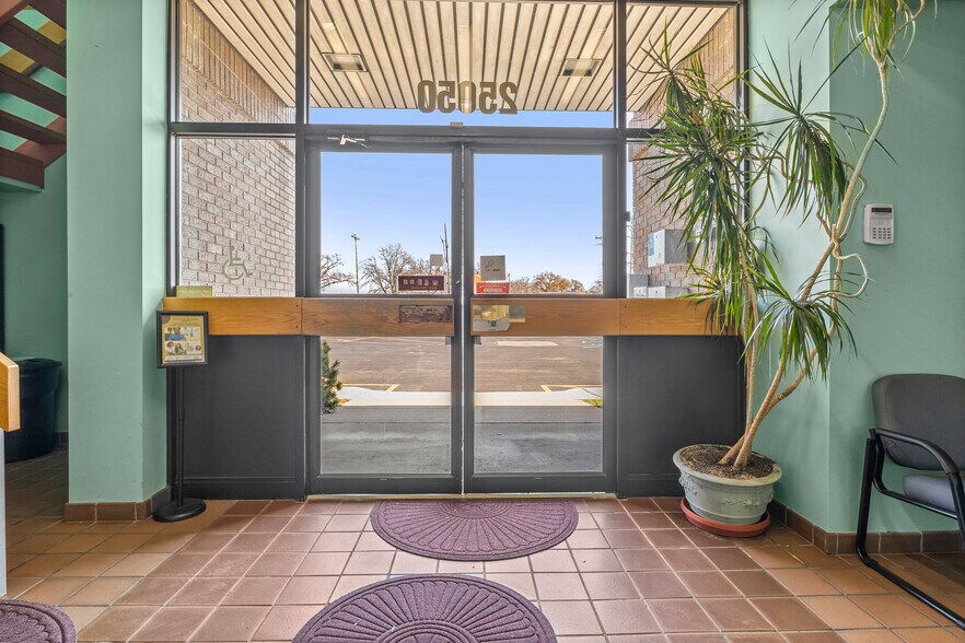 More Photos Of 25050 Outer Dr, Lincoln Park Office For Lease