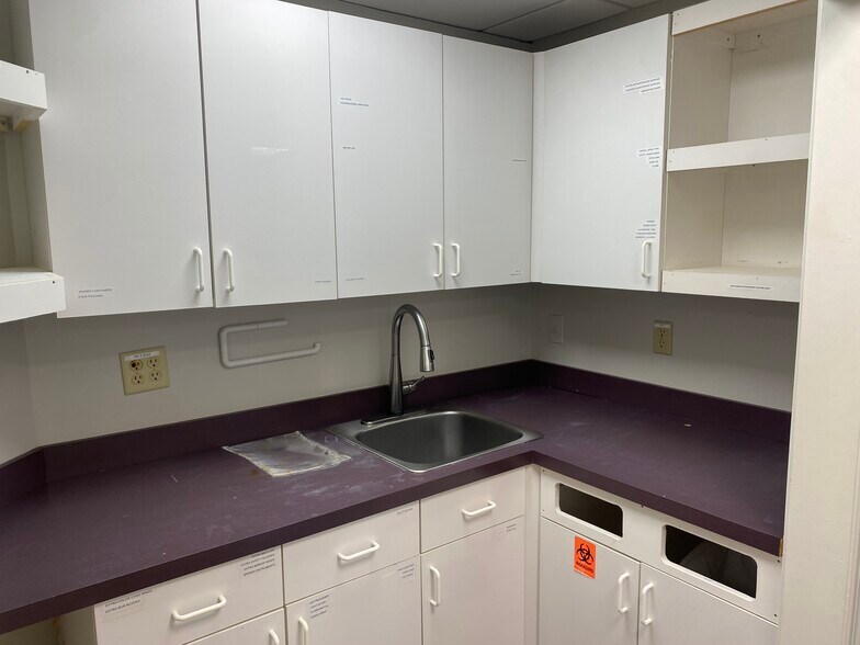 More Photos Of 705-709 Milford Rd, Merrimack Unknown For Lease