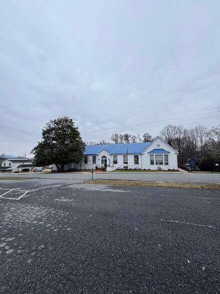 More Photos Of 3024 Forest Hills Cir, Lynchburg Office For Sale