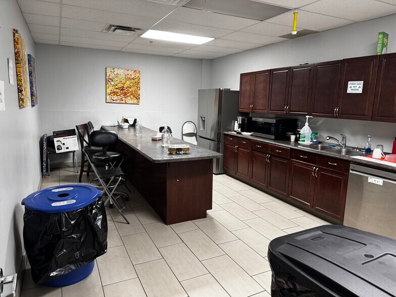 More Photos Of 8000-8010 Winston St, Burnaby Distribution For Lease