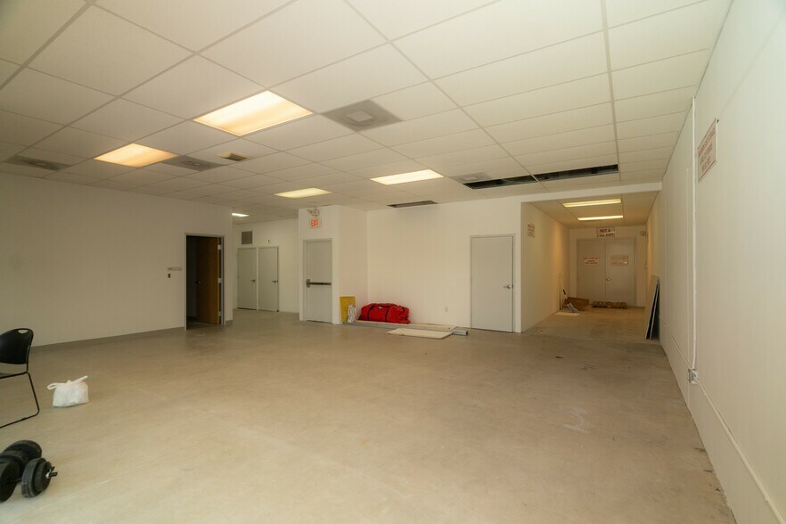 More Photos Of 7851-7863 NW 46th St, Doral Warehouse For Sale