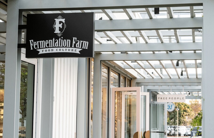 More Photos Of 31896 Paseo Adelanto, San Juan Capistrano Storefront For Lease