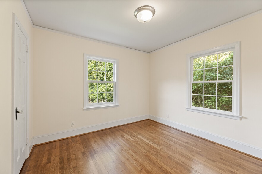More Photos Of 114 Bulloch Ave, Roswell General Retail For Lease