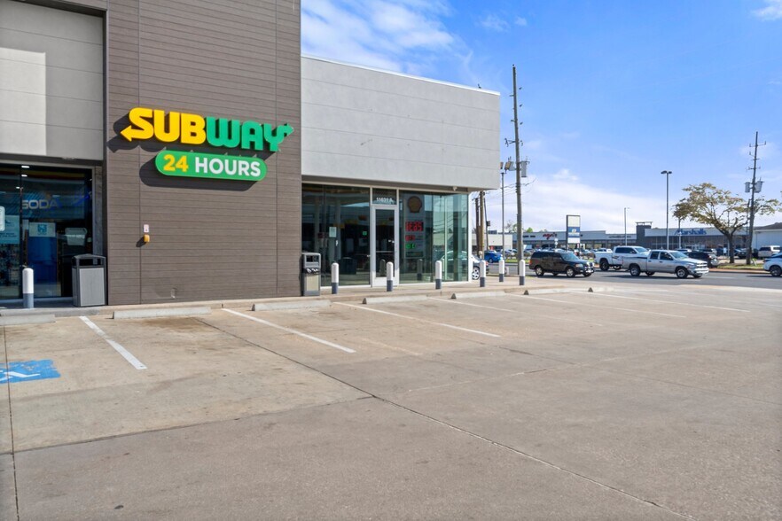 More Photos Of 11631 Southwest Fwy, Houston General Retail For Sale