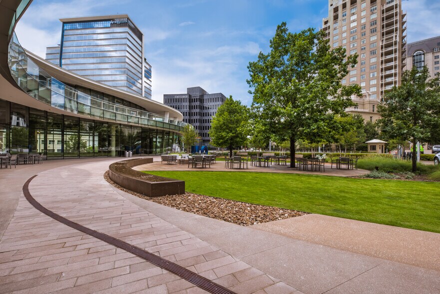 More Photos Of 2021 McKinney Ave, Dallas Office For Lease