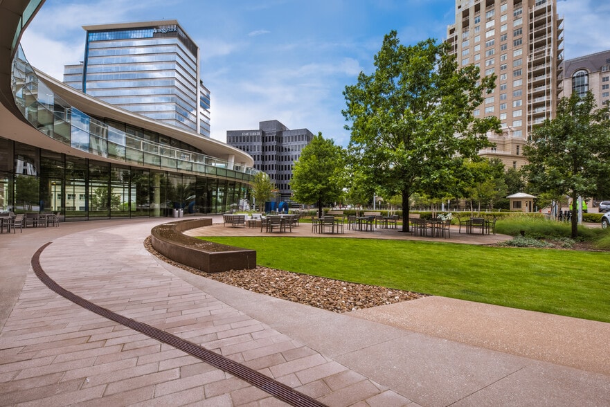 More Photos Of 2021 McKinney Ave, Dallas Office For Lease