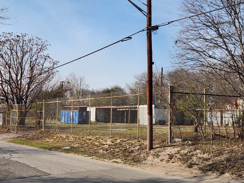 More Photos Of 601 Lone Star Blvd, San Antonio Warehouse For Lease