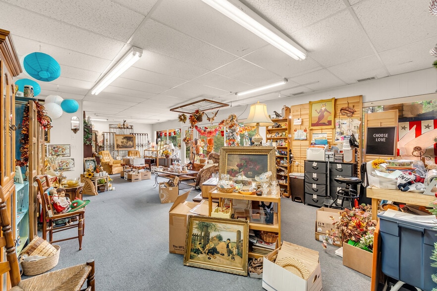 More Photos Of 112 N Orange St, Fredericksburg Storefront Retail Office For Sale