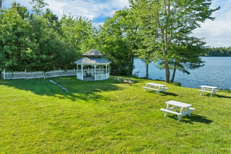 More Photos Of 280 S Main St, Wolfeboro Hotel For Sale