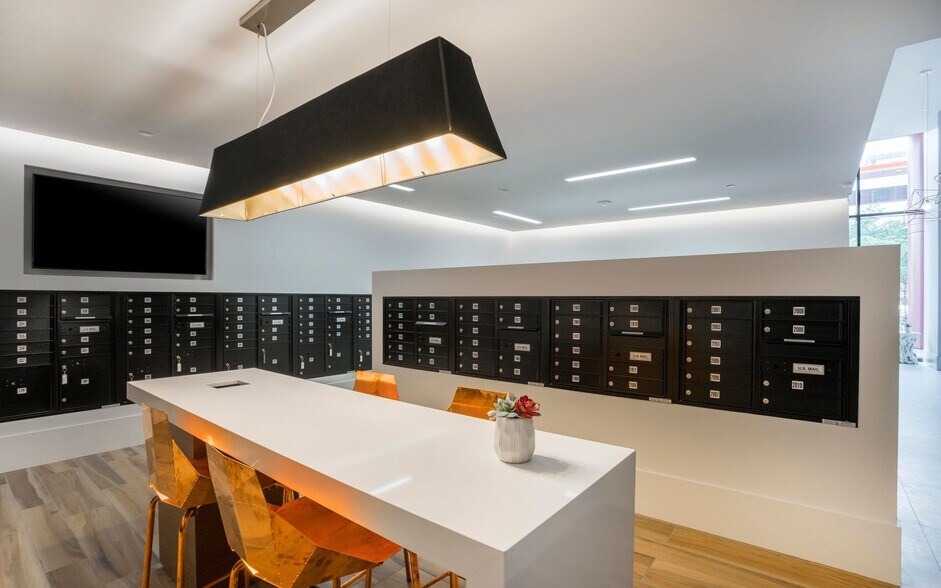 More Photos Of 1501 Island Ave, San Diego Apartments For Lease