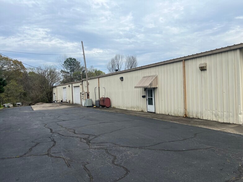 More Photos Of 2307 S Boston Rd, Danville Flex For Sale