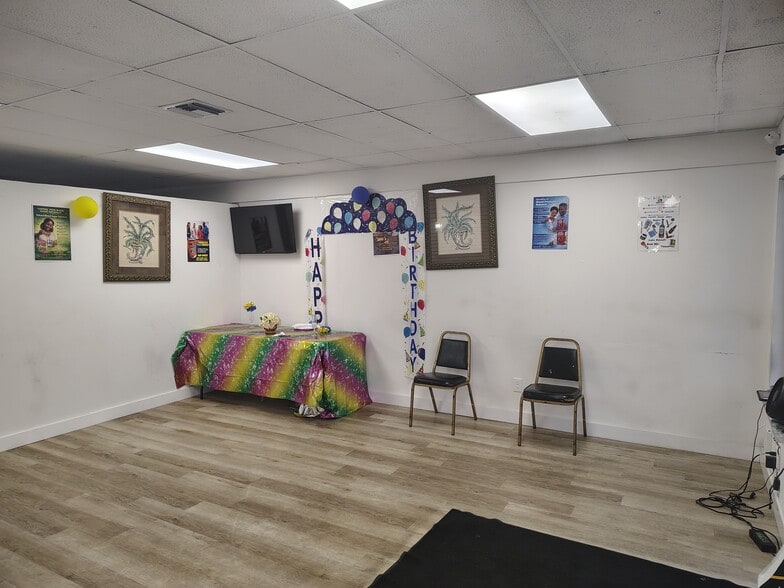 More Photos Of 808-878 East Coast Ave, Lake Worth Storefront Retail Residential For Lease