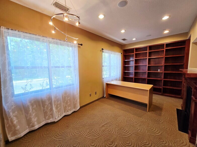 More Photos Of 3525 Plymouth Blvd, Plymouth Office Residential For Lease