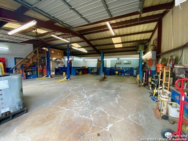 More Photos Of 5447 Seguin Rd, Kirby Auto Repair For Sale