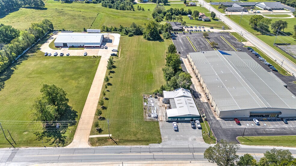 More Photos Of 1520 E Main St, Siloam Springs Storefront For Sale