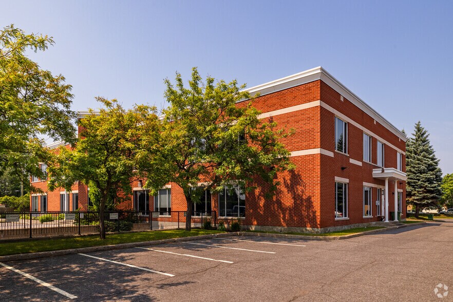 More Photos Of 184 Rue De Normandie, Boucherville Office For Lease