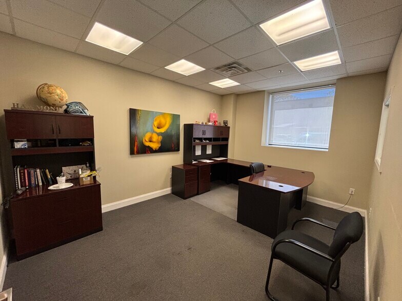 More Photos Of 1205 Alpha Dr, Alpharetta Warehouse For Lease