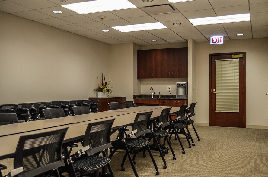 More Photos Of 50 E Washington St, Chicago Office For Sale
