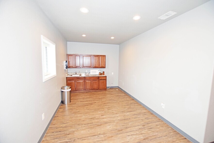 More Photos Of 10503 W County Rd 72, Midland Warehouse For Lease