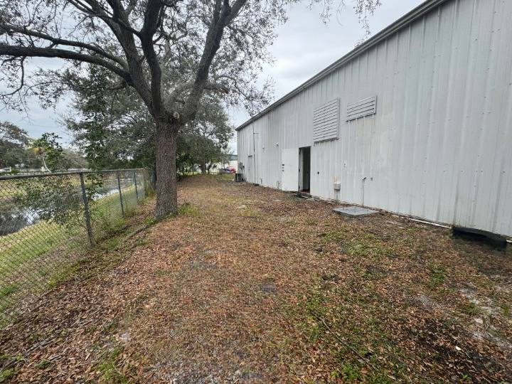 More Photos Of 656-664 SW Carter Ave, Port Saint Lucie Warehouse For Sale