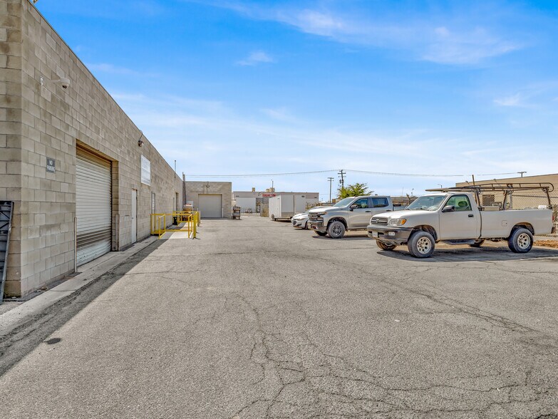 More Photos Of 5645 E Clinton Ave, Fresno Manufacturing For Lease