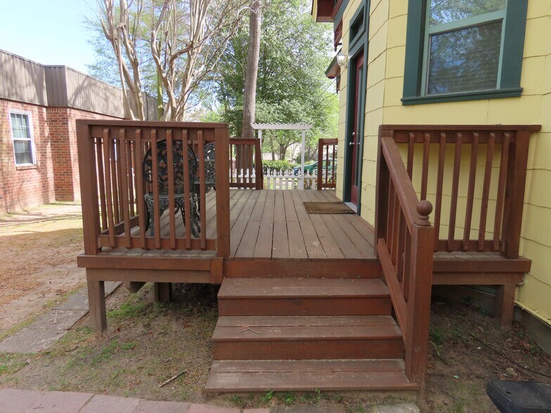 More Photos Of 1923 S Beckham Ave, Tyler Office Residential For Lease