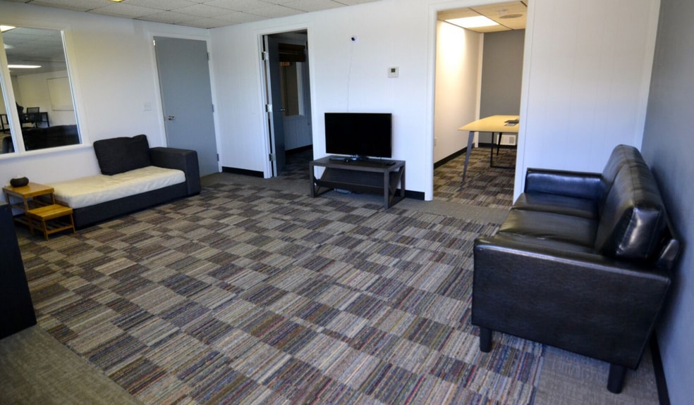 More Photos Of S22W22660 Broadway, Waukesha Office For Lease