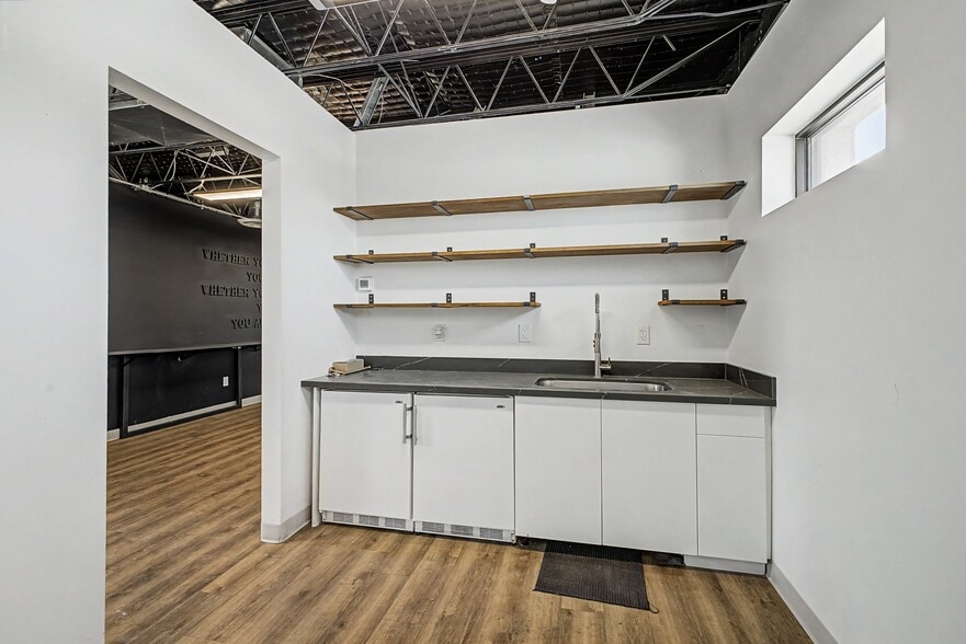 More Photos Of 1805 W Van Buren St, Phoenix Storefront Retail Office For Sale