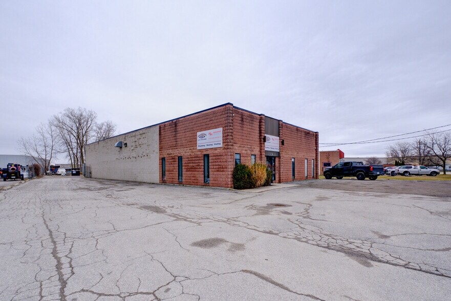 More Photos Of 114 Easton Rd, Brantford Industrial For Sale
