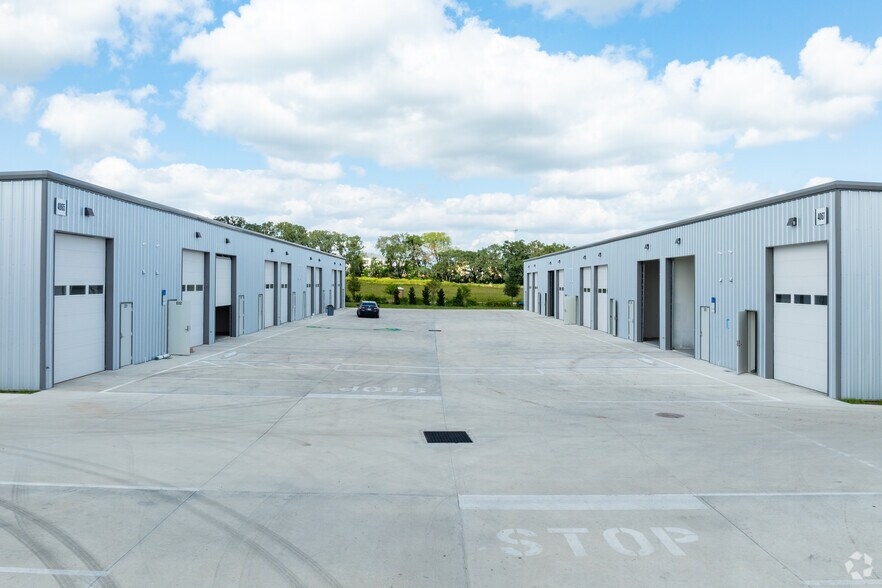 More Photos Of 4061 Thomas St, Oxford Unknown For Lease