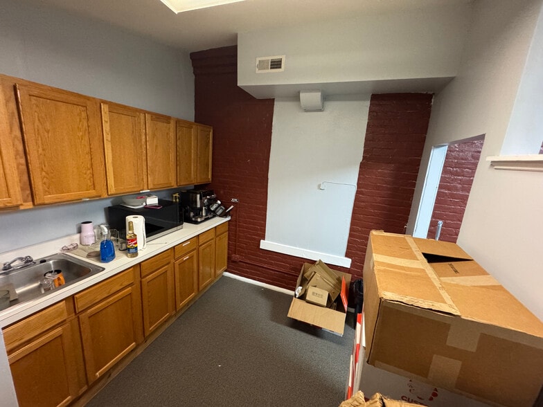 More Photos Of 51 E Lee St, Warrenton Storefront Retail Office For Sale