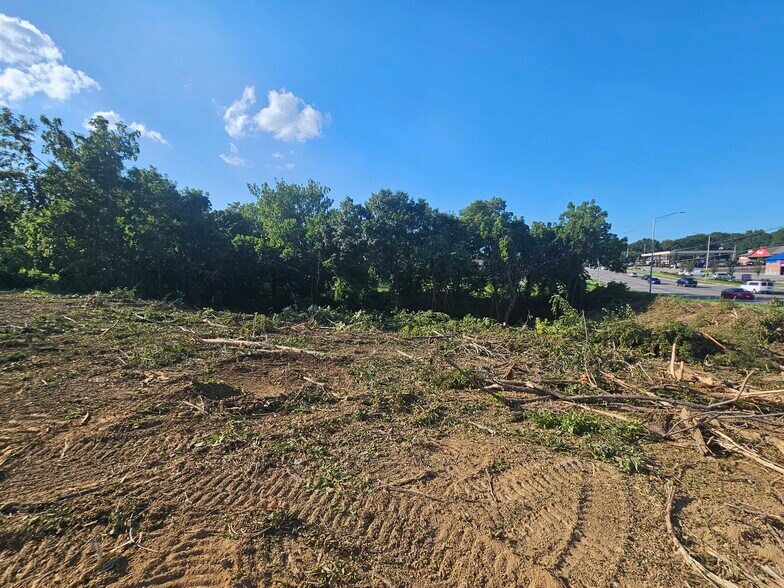 More Photos Of 7800 Oak Trafficway, Kansas City Land For Sale