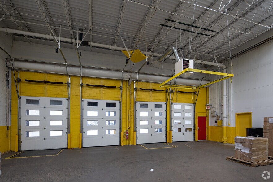 More Photos Of 202-206 Pegasus Ave, Northvale Warehouse For Lease