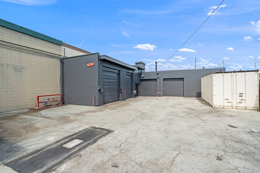 More Photos Of 916 Center St, San Carlos Warehouse For Sale