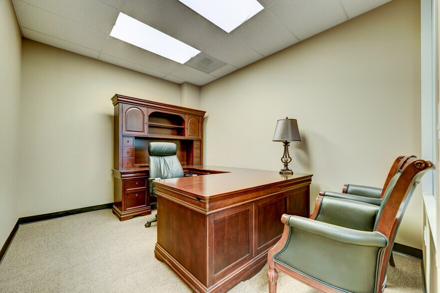 More Photos Of 12941 Gulf Fwy, Houston Office For Lease