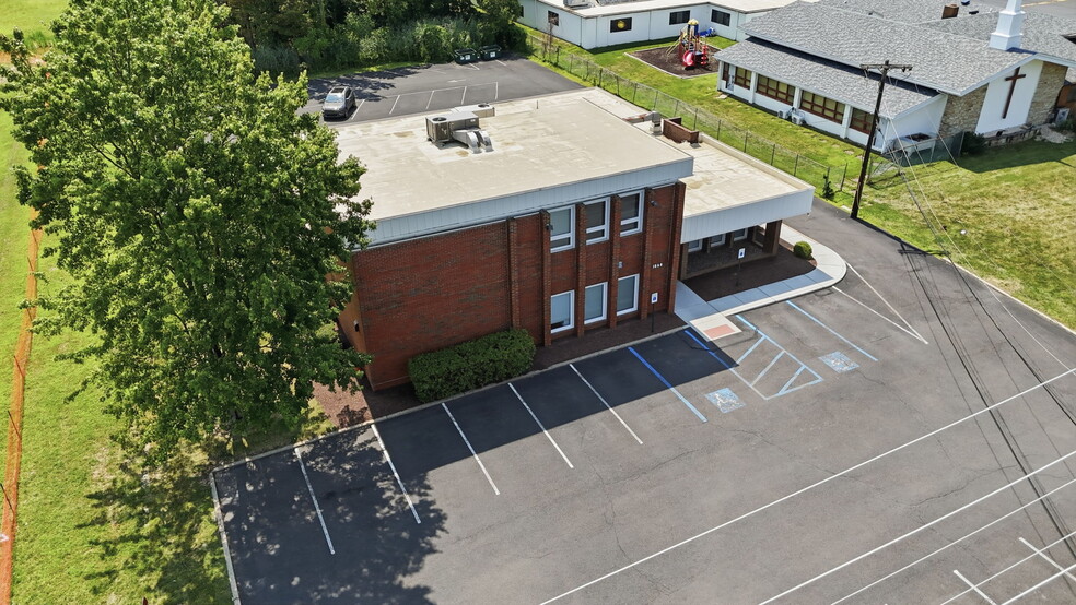 More Photos Of 1568 Woodbourne Rd, Levittown Office For Lease