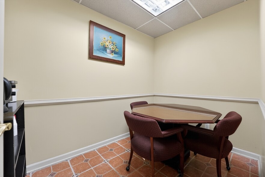 More Photos Of 12118 - 12120 Heritage Park Circle Cir, Silver Spring Office For Sale