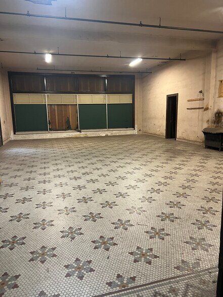 More Photos Of 740 8th Ave, Huntington Warehouse For Lease