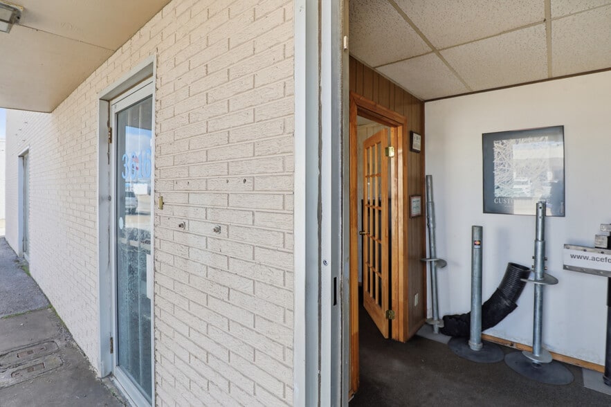 More Photos Of 3616-3618 Dividend Dr, Garland Manufacturing For Sale