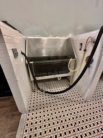 More Photos Of 235-239 Sound Beach Ave, Old Greenwich Freestanding For Lease