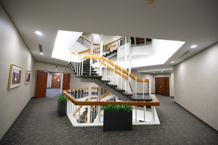 More Photos Of 1099 Wall St W, Lyndhurst Office For Lease