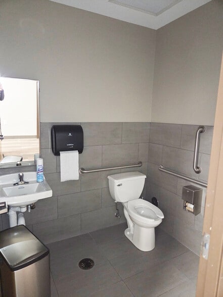 More Photos Of 780 S Weber Rd, Romeoville Freestanding For Sale