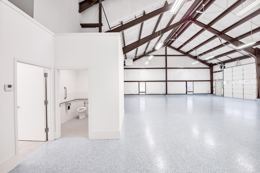 More Photos Of 77 Queens Ln, East Hampton Light Distribution For Lease