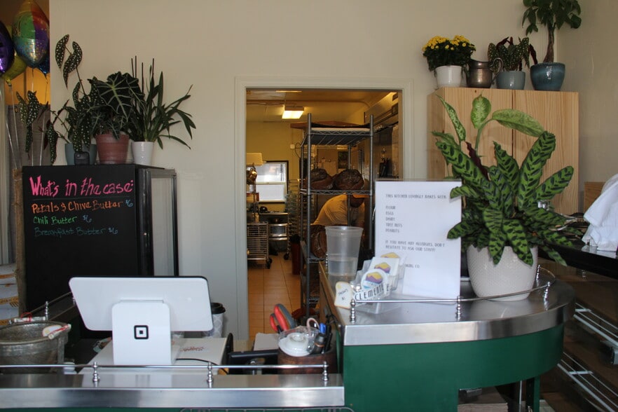 More Photos Of 2016-2020 E Main St, Ventura Storefront Retail Office For Sale